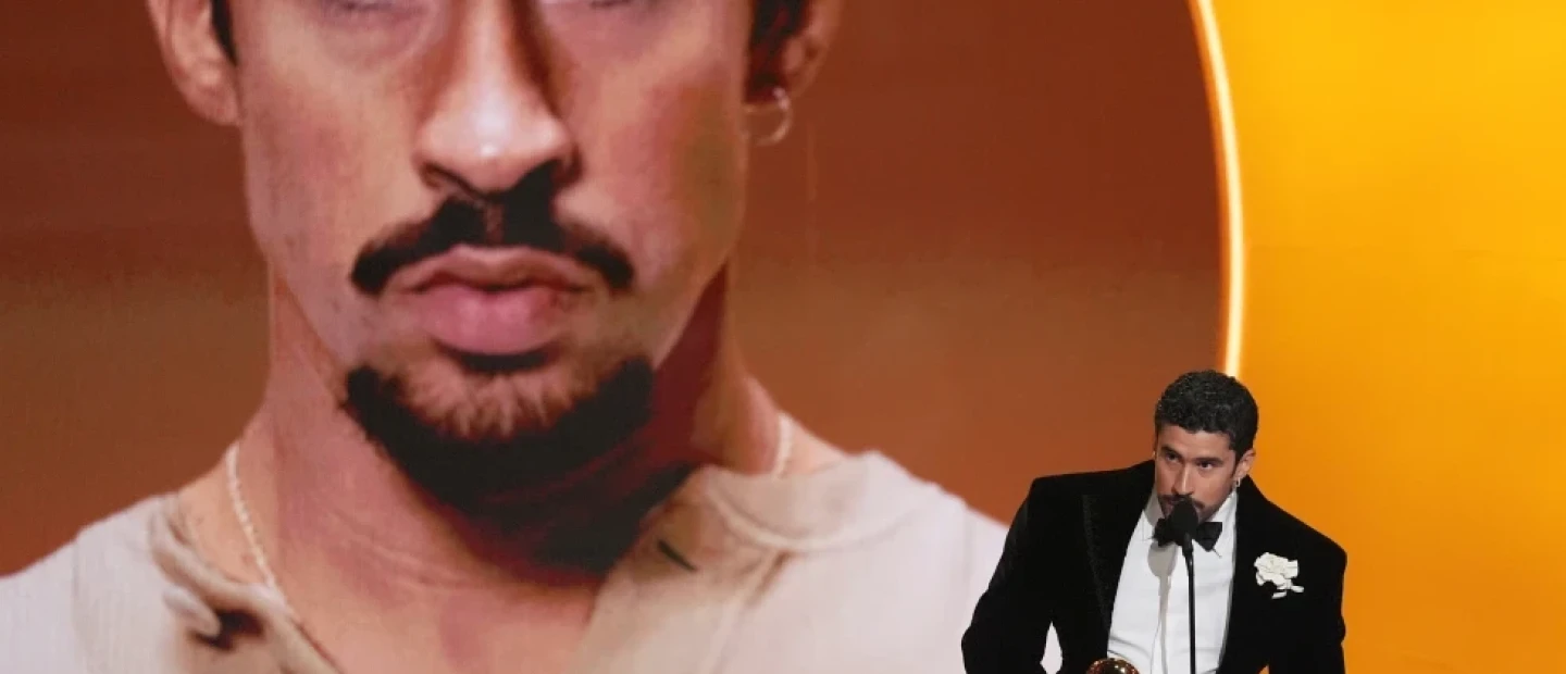 Ο Bad Bunny δεν κέρδισε απλώς στα Grammys, έγραψε ιστορία - Το success story του Πορτορικανού καλλιτέχνη