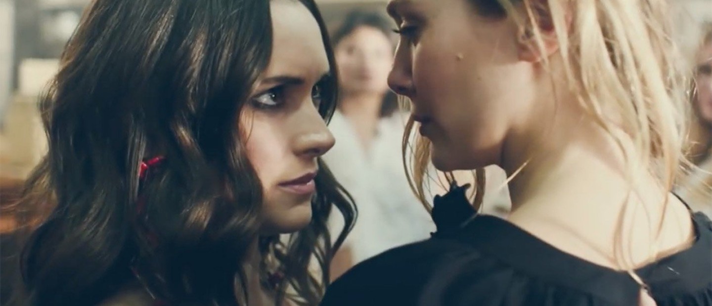 Ο χορός της Winona Ryder και της Elisabeth Olsen στο Buenos Aires 