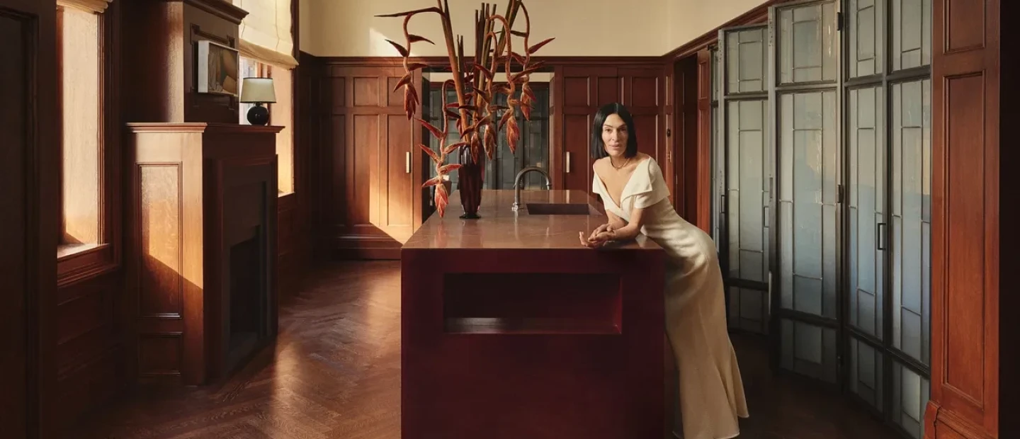 Ξεναγούμαστε στο ονειρικό σπίτι της Athena Calderone στη Νέα Υόρκη