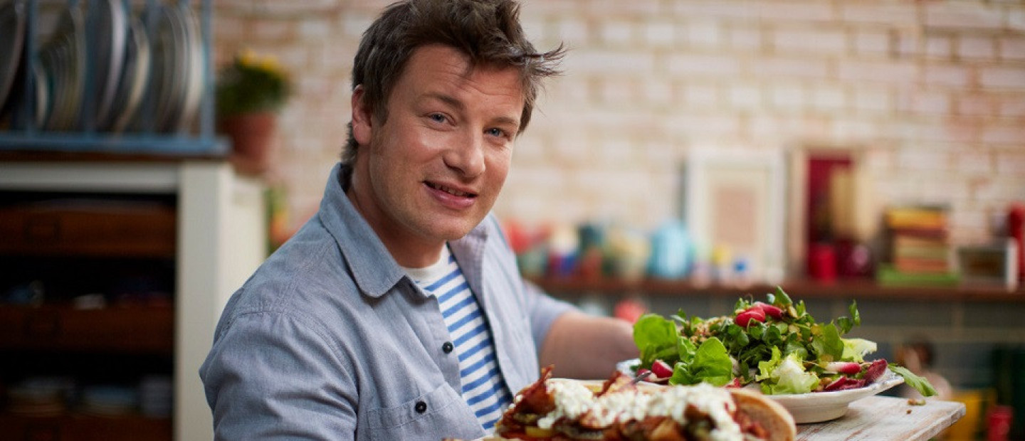 Προετοιμαζόμαστε για το τραπέζι του Πάσχα με τη βοήθεια του Jamie Oliver