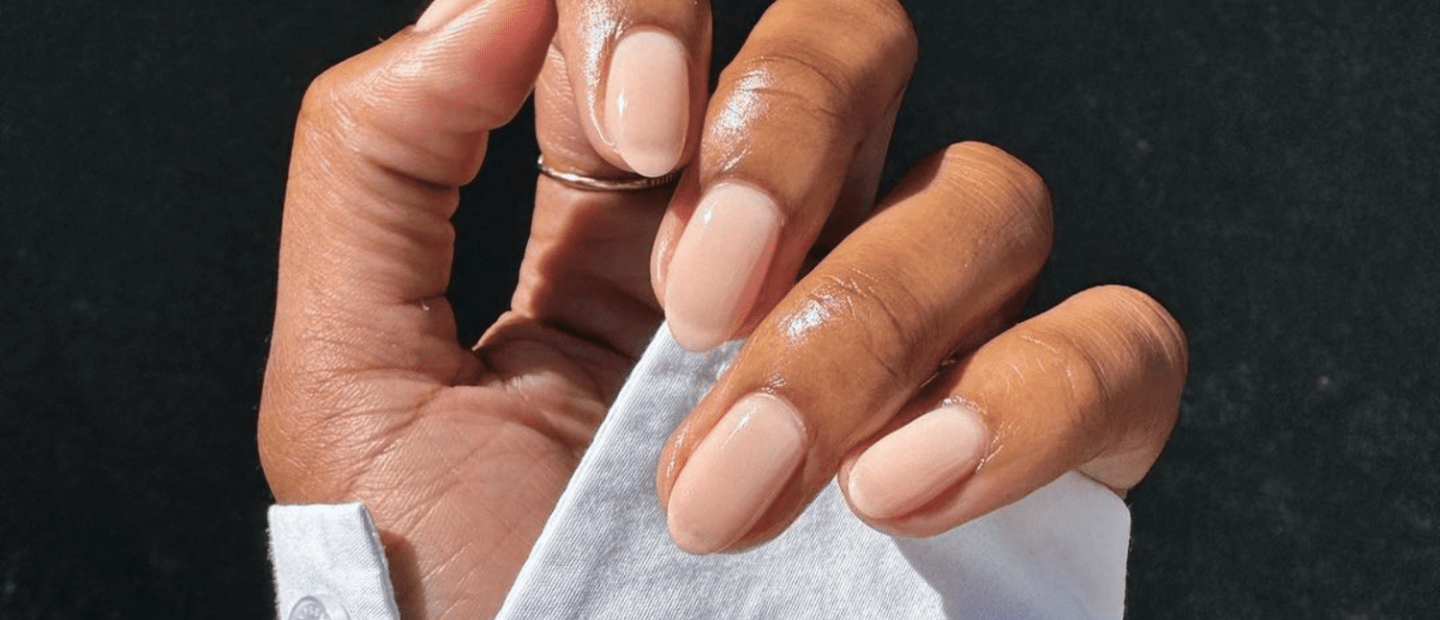 Πώς τα άβαφα νύχια θα δείχνουν πιο περιποιημένα και από το καλύτερο μανικιούρ