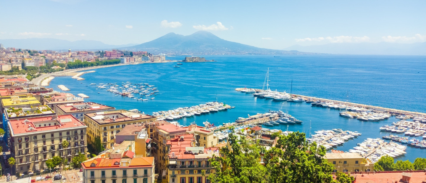 Ρωτήσαμε το ChatGPT ποιους ευρωπαϊκούς προορισμούς να επισκεφθούμε τώρα ώστε να αποφύγουμε  την πολυκοσμία του καλοκαιριού