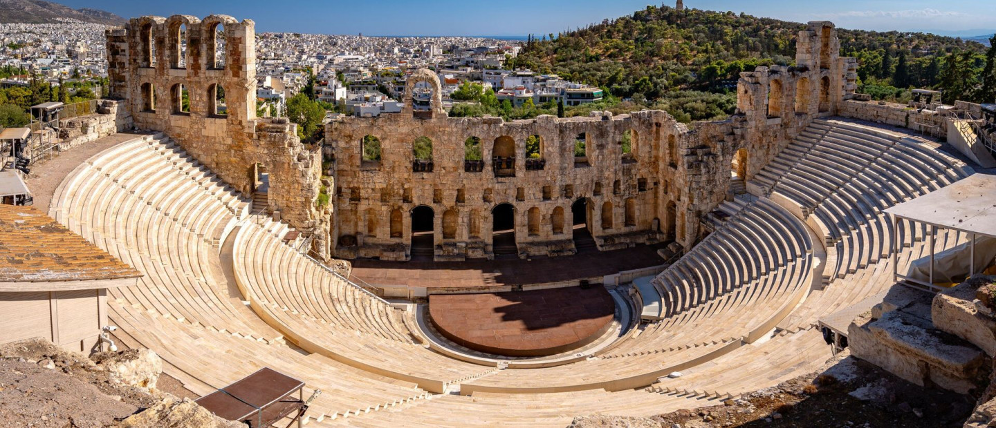World Theatre Day: 7 καταξιωμένες προσωπικότητες που υπηρετούν δυναμικά το θέατρο δίνουν τον δικό τους ορισμό στην πολυδιάστατη αυτή Τέχνη