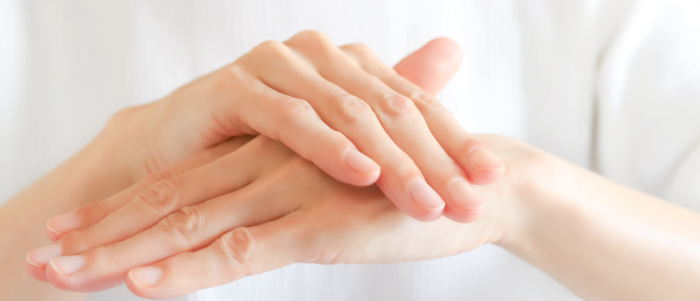 Anti-aging tips: Πώς θα κάνετε τα χέρια σας να μοιάζουν νεότερα