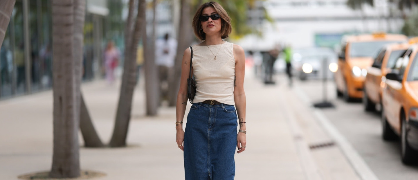 Οι denim φούστες μετατρέπονται σε διαχρονικό κομμάτι της γυναικείας γκαρνταρόμπας