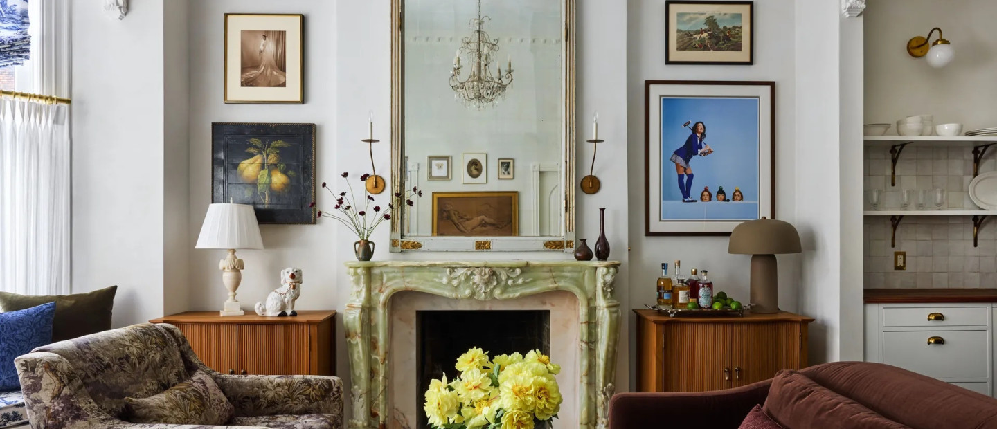 Το διαμέρισμα της Barrett Wilbert Weed στο Brooklyn Heights αγκαλιάζει το θεατρικό interior με vintage χαρακτήρα