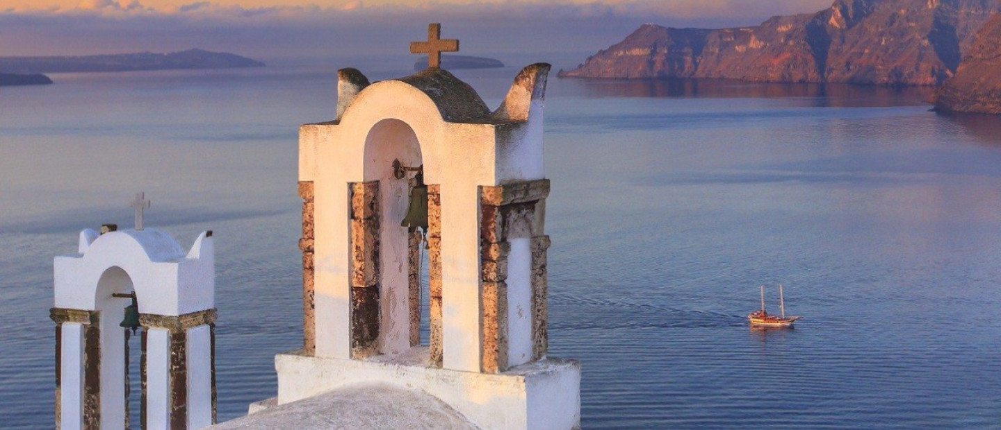 Τα ελληνικά νησιά που μετατρέπουν το Πάσχα σε εμπειρία ζωής με τα μοναδικά τους έθιμα