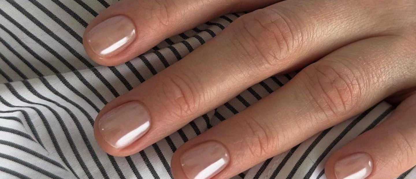 Pearl Nails: Το πιο αιθέριο μανικιούρ που μπορείτε να υιοθετήσετε αυτή την εποχή