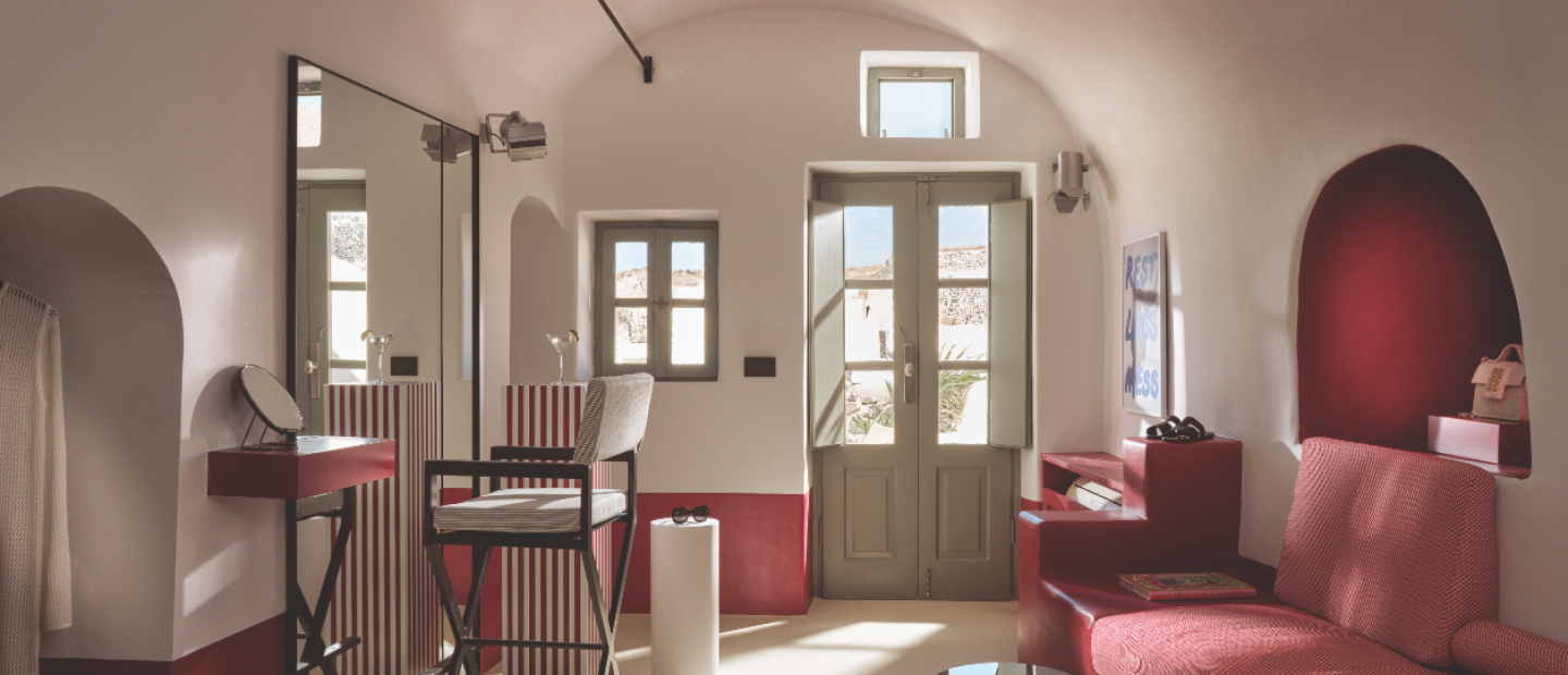 Το υψηλής αισθητικής boutique retreat στη Σαντορίνη που συστήνει την αυθεντική εκδοχή του νησιού