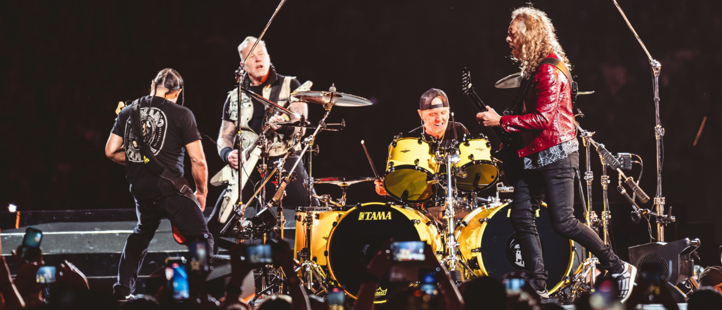 Οι Metallica «κατέλαβαν» την Αθήνα και το ΟΑΚΑ μετατράπηκε σε ναό της metal με πάνω από 80.000 θεατές
