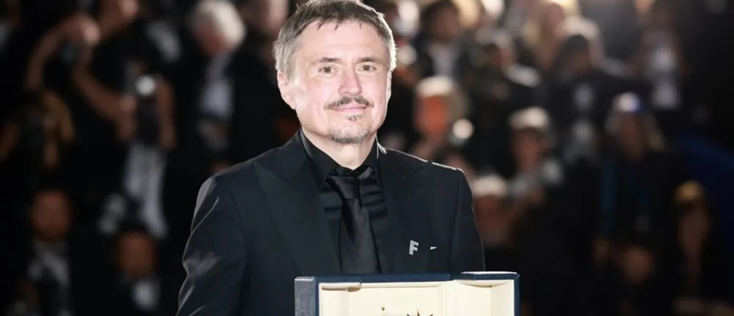 Cannes Film Festival: Στον Cristian Mungiu ο Χρυσός Φοίνικας - Τα highlights της τελετής λήξης και οι πιο λαμπερές εμφανίσεις