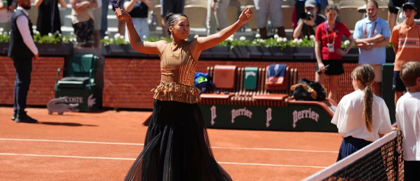 Her Style Rocks: Η Naomi Osaka μετέτρεψε ξανά το Roland Garros σε catwalk υψηλής ραπτικής