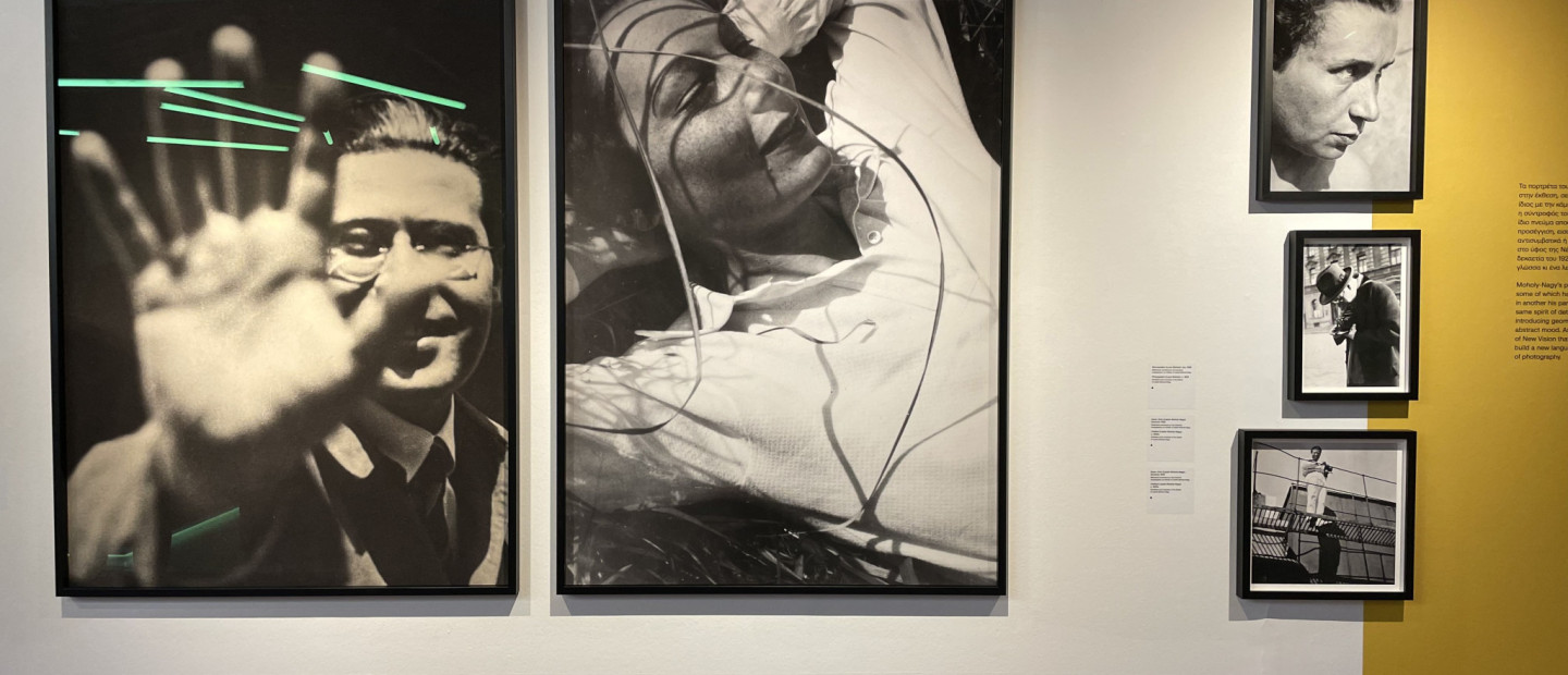 László Moholy-Nagy. Light Play: Περιηγηθήκαμε στη νέα έκθεση του MOMus και γνωρίσαμε τον ιδιαίτερο κόσμο του σπουδαίου ζωγράφου και φωτογράφου
