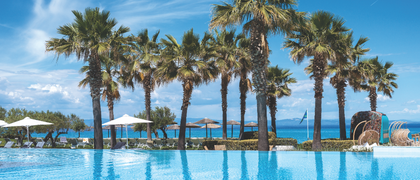Στη «χρυσή» παραλία της Χανιώτης, ένα adults-only ξενοδοχείο συνδυάζει χαλαρούς ρυθμούς με κοσμοπολίτικη ενέργεια
