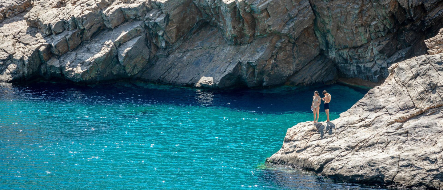 Ποιες είναι οι παραλίες των Κυκλάδων που φημίζονται για την απαράμιλλη ομορφιά τους;