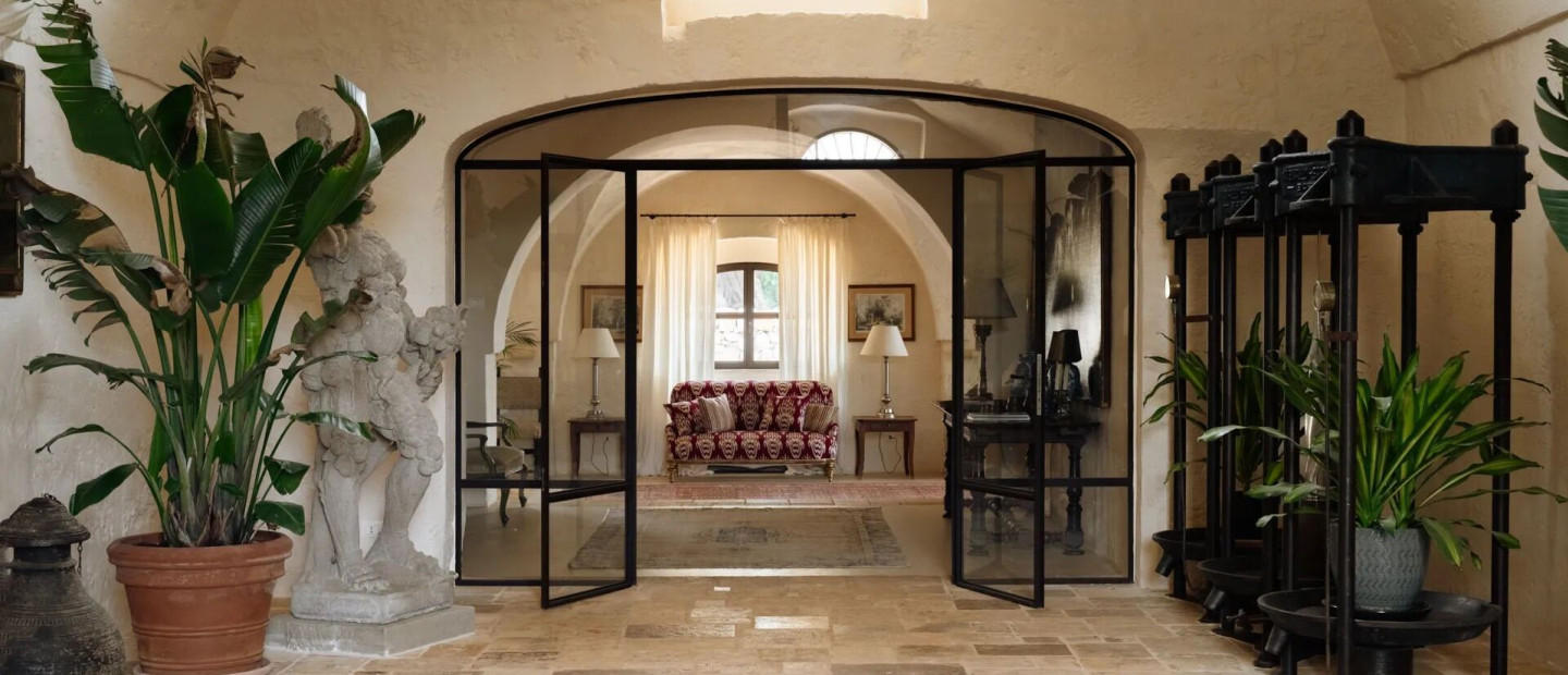 H masseria στην Puglia που αποκαλύπτει το πώς η αυθεντική ιταλική εξοχή συναντά μια διακριτικά σύγχρονη κομψότητα