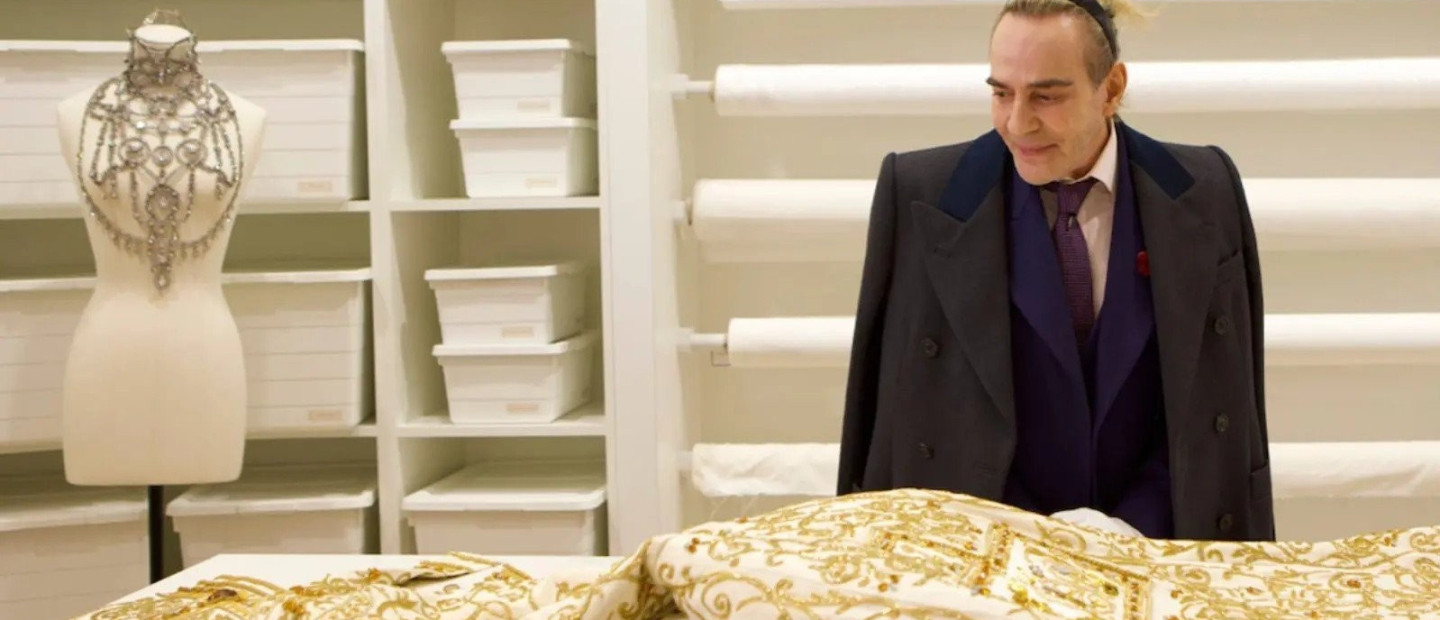 Met Gala 2027: Γιατί η επιλογή του John Galliano έχει ήδη διχάσει τον κόσμο της μόδας;