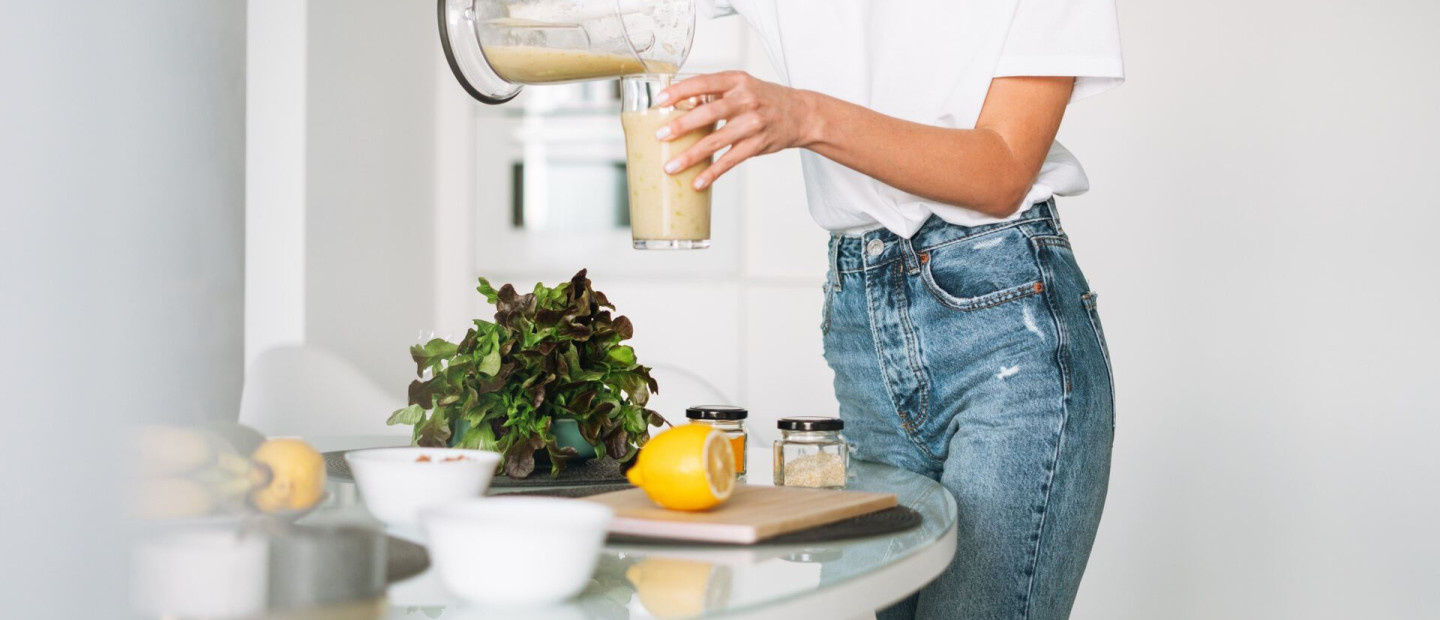 Detox Time: Τα πρωινά ροφήματα που θα μειώσουν το φούσκωμα και θα χαρίσουν και πάλι τη λάμψη στην επιδερμίδα σας