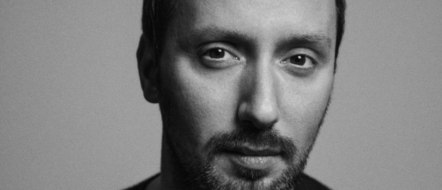 Anthony Vaccarello: Το μεγάλο βραβείο και οι φήμες που τον θέλουν εκτός Saint Laurent