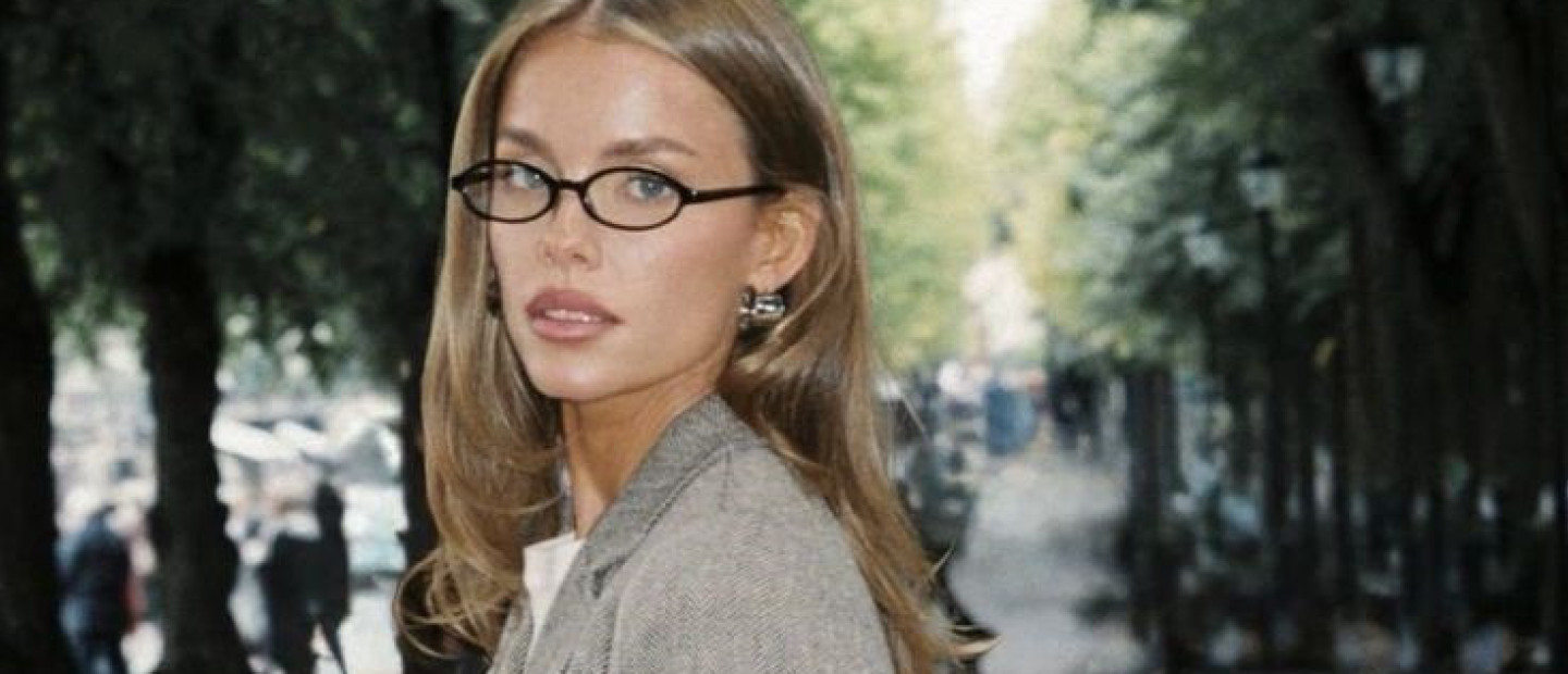 Αν φοράτε γυαλιά, αυτό είναι το Νο1 makeup trick που πρέπει να γνωρίζετε