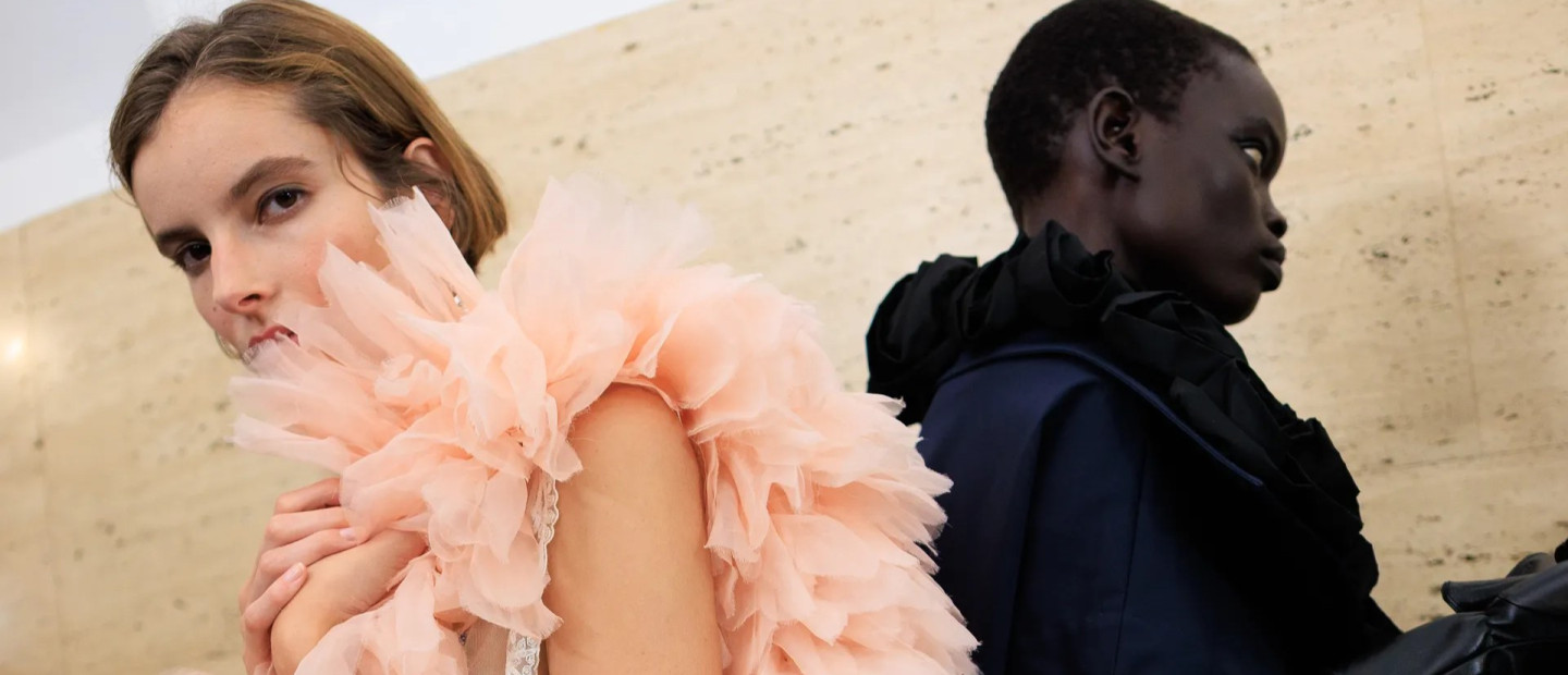 Τα beauty trends από το London Fashion Week που δεν περνούν καθόλου απαρατήρητα