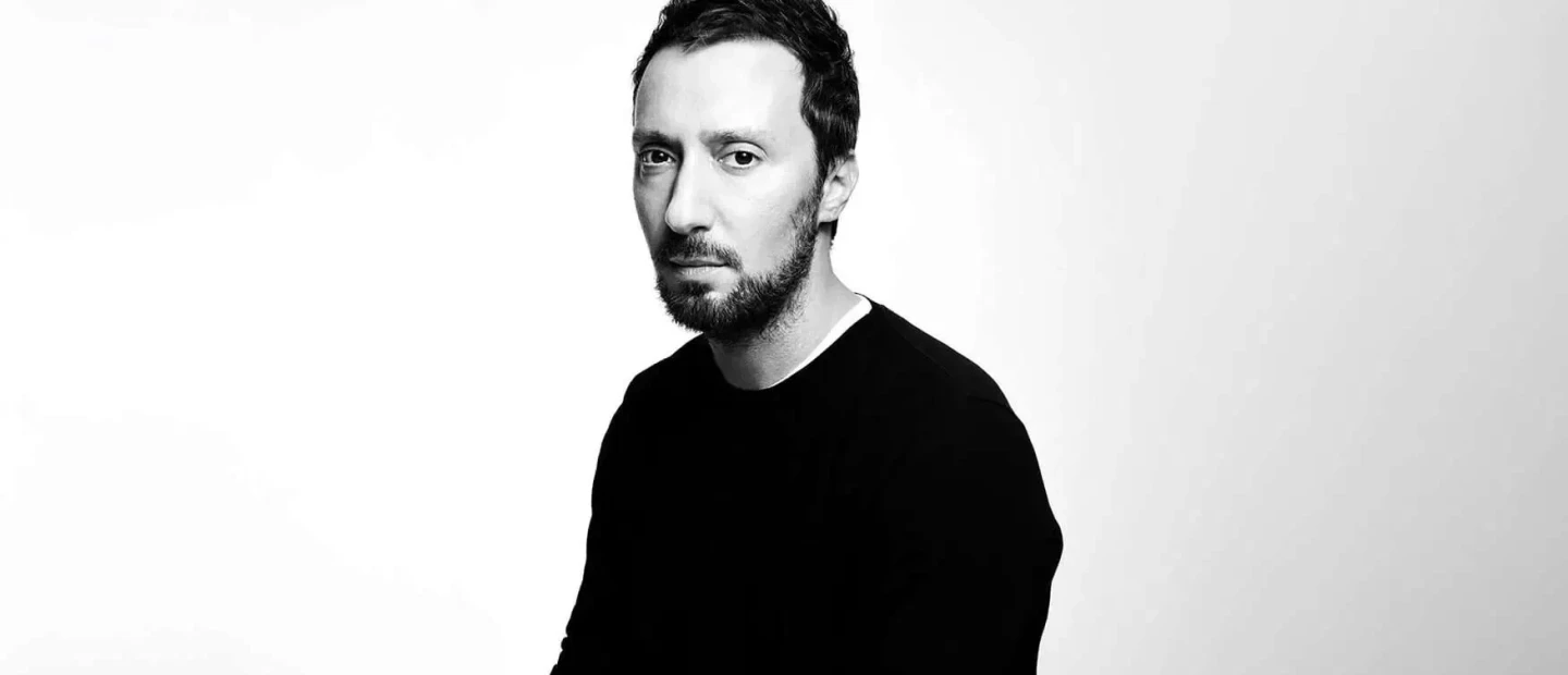 Ο Anthony Vaccarello αποχωρεί από τον Saint Laurent - αυτά είναι τα highlights μιας δεκαετίας που άφησε εποχή
