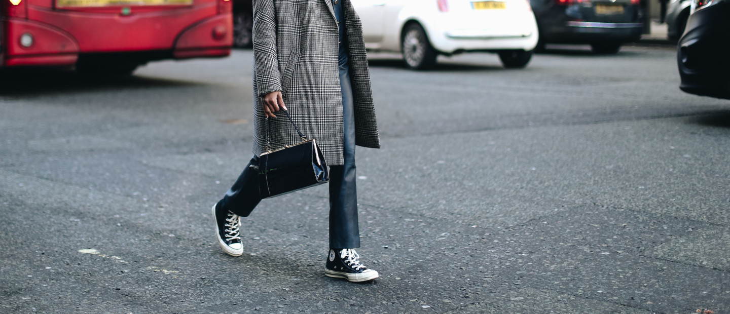 Αυτό είναι το χρώμα στα sneakers που φορούν όλες οι fashionistas