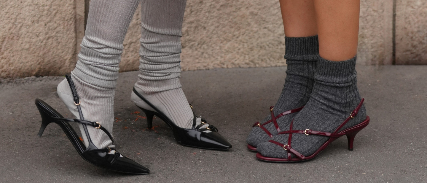 Socks & Slingbacks: Το πιο απρόσμενο fashion combo της σεζόν που θέλουμε να υιοθετήσουμε