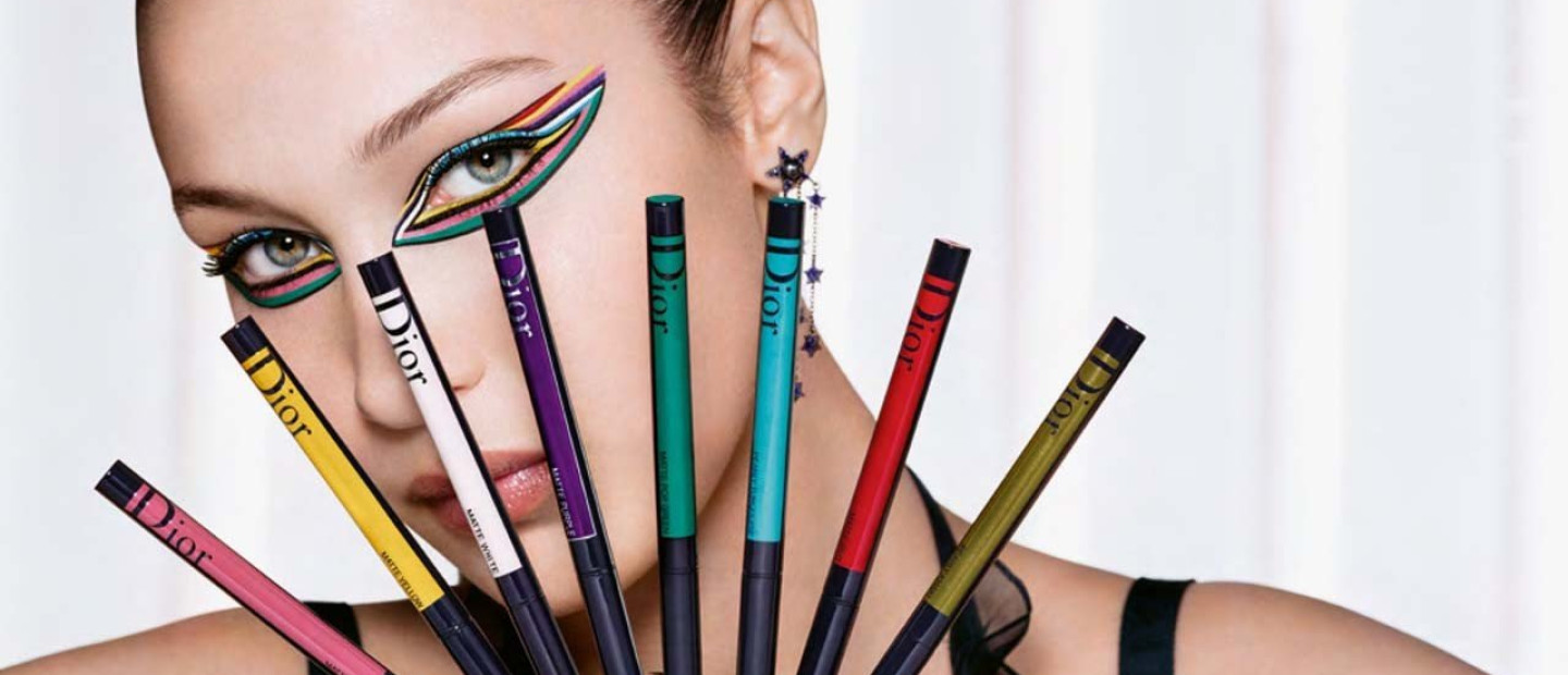 Η Bella Hadid φοράει τα πιο πολύχρωμα eye looks που έχετε δει ποτέ