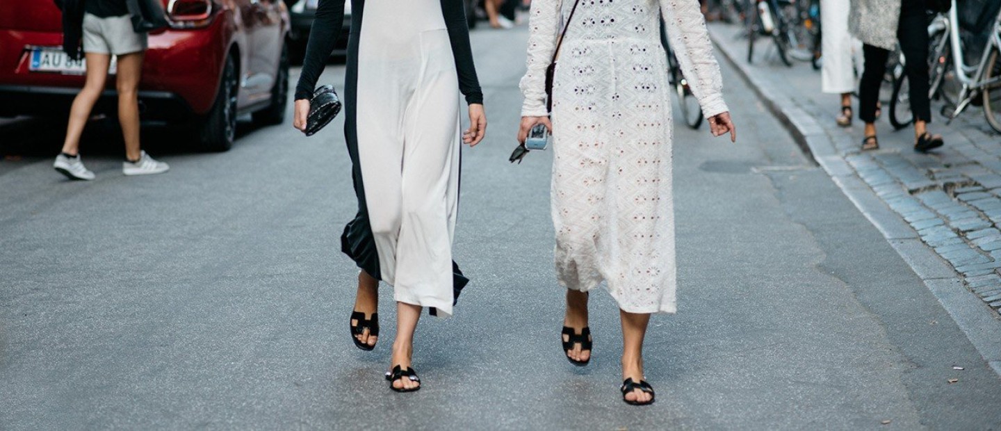 10+1 must-have φλατ σανδάλια για το φετινό καλοκαίρι