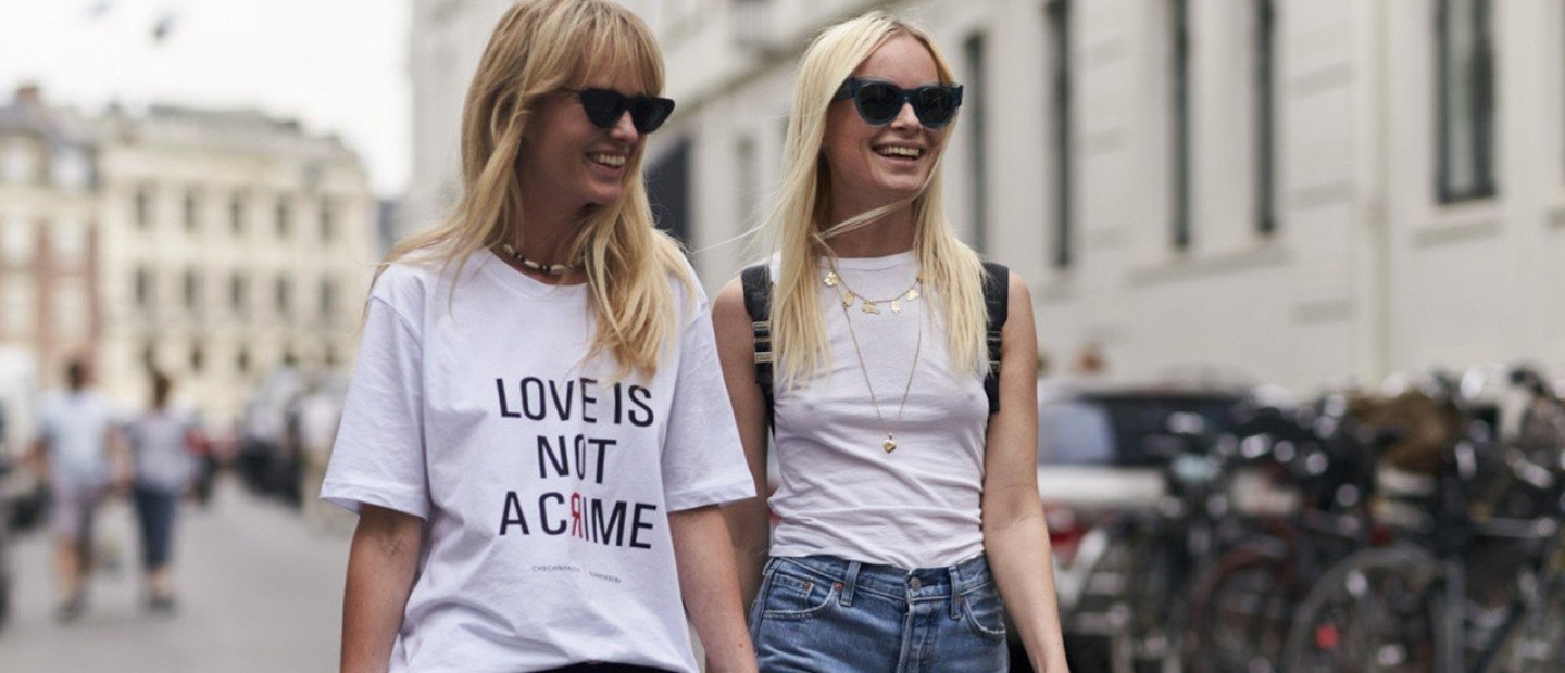 Logo trend: εκφραστείτε μέσα από τα πιο stylish t-shirts