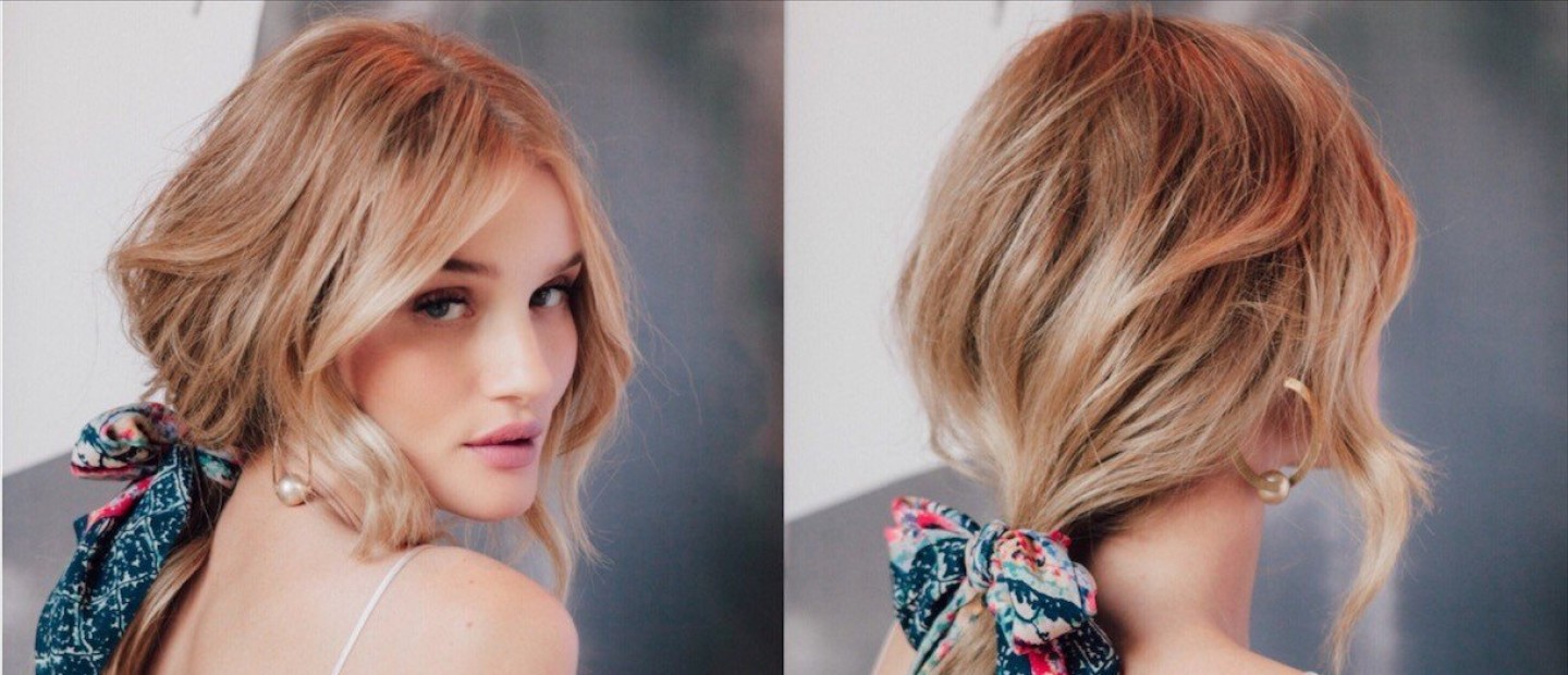 Η Rosie Huntington-Whiteley δείχνει την πιο εύκολη κοτσίδα με φουλάρι