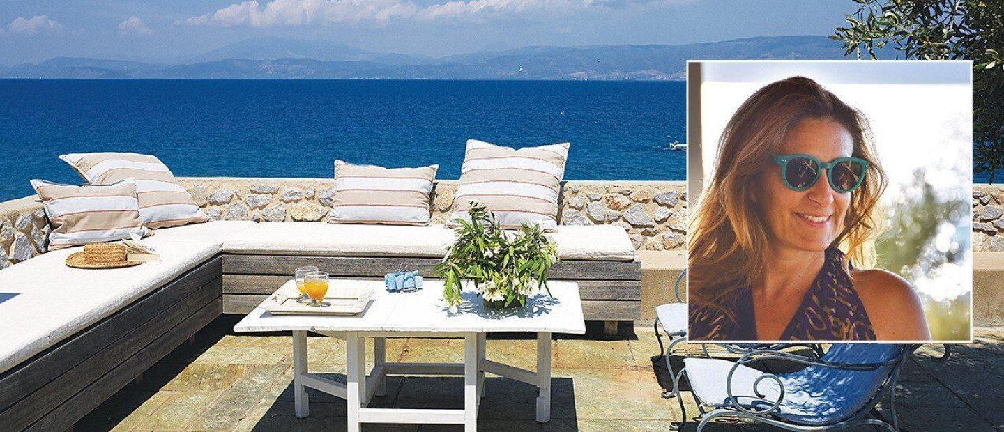 Η Δάφνη Ζουμπουλάκη μας ξεναγεί στο σοφιστικέ καταφύγιό της στην Ύδρα