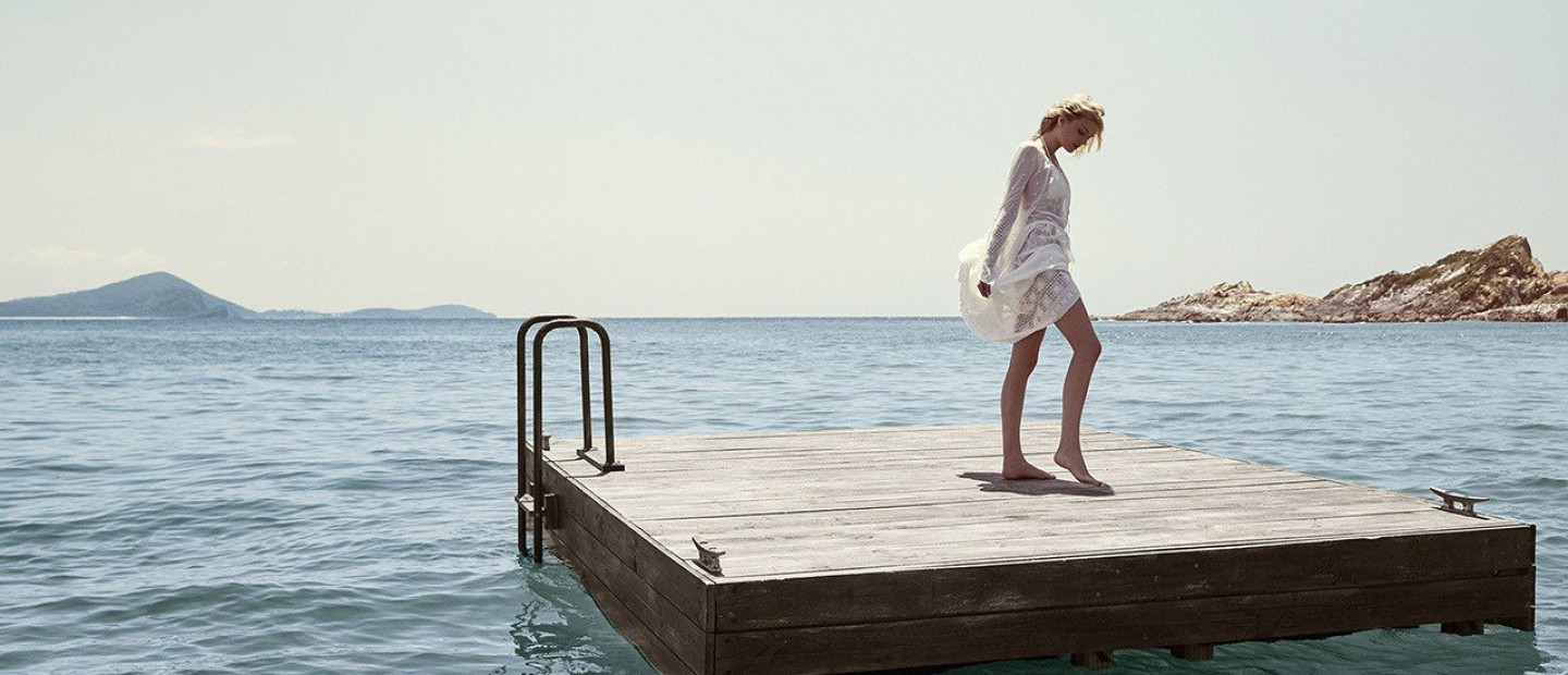 Τα 4 κομμάτια που συνθέτουν το τέλειο beach look 