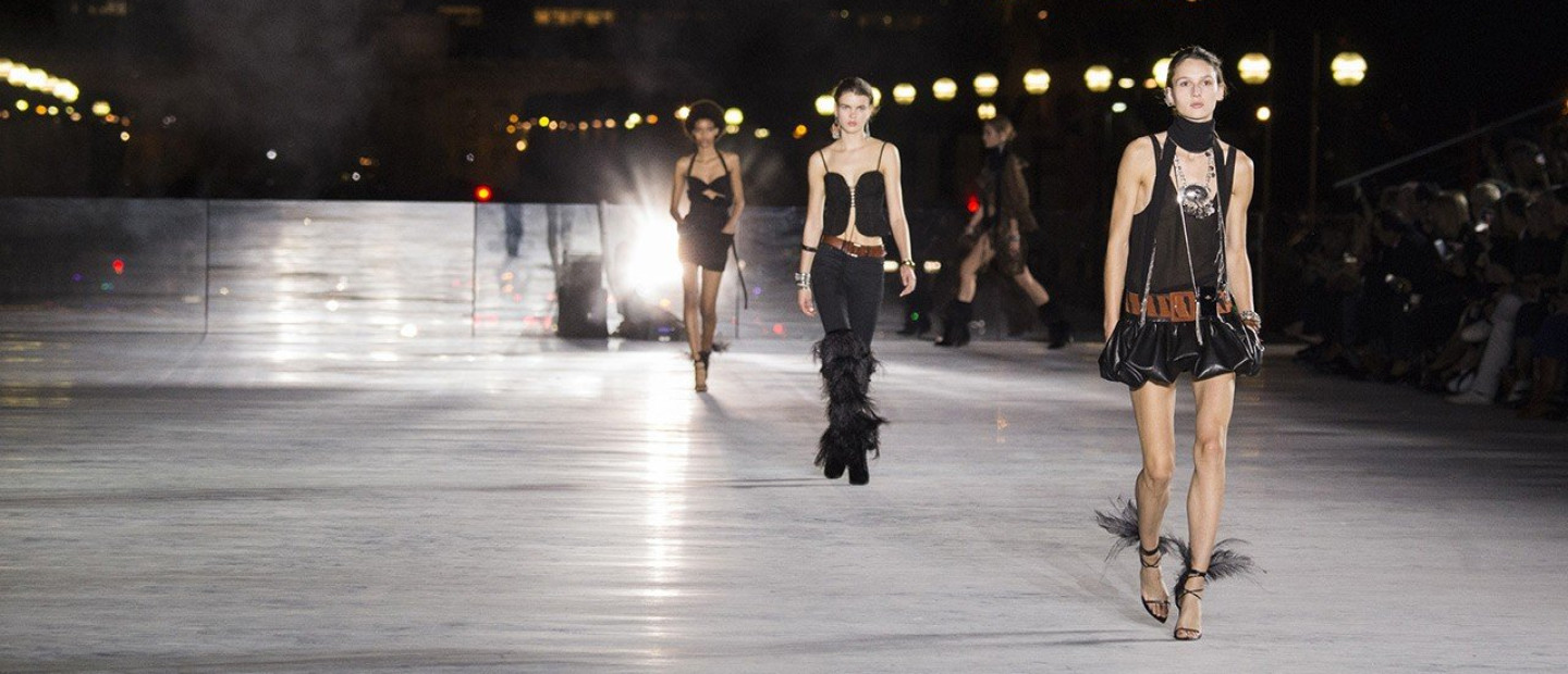 Τα 8+1 σανδάλια που δεν πρέπει να αποχωριστείτε ακόμα