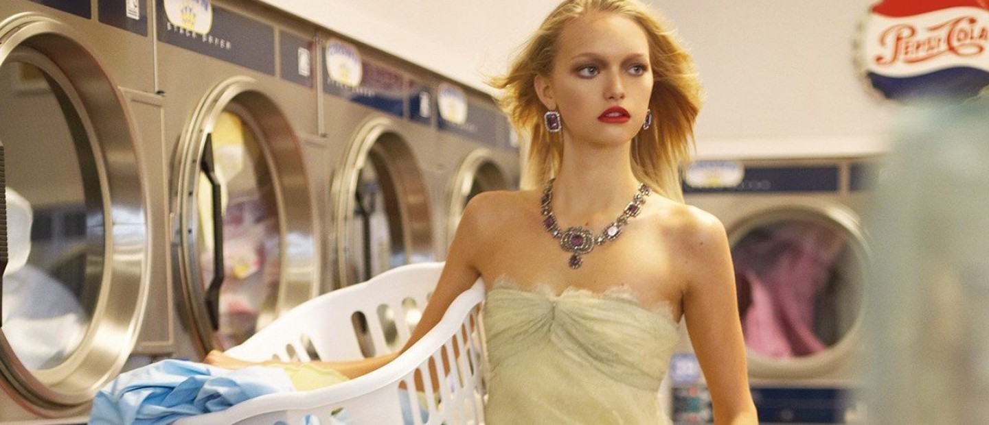 5 τρόποι να απομακρύνετε από τα ρούχα σας τους λεκέδες των καλλυντικών