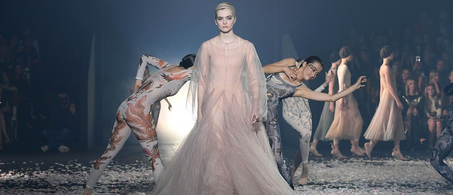 Το μαγευτικό Christian Dior show άνοιξε τη γαλλική εβδομάδα μόδας