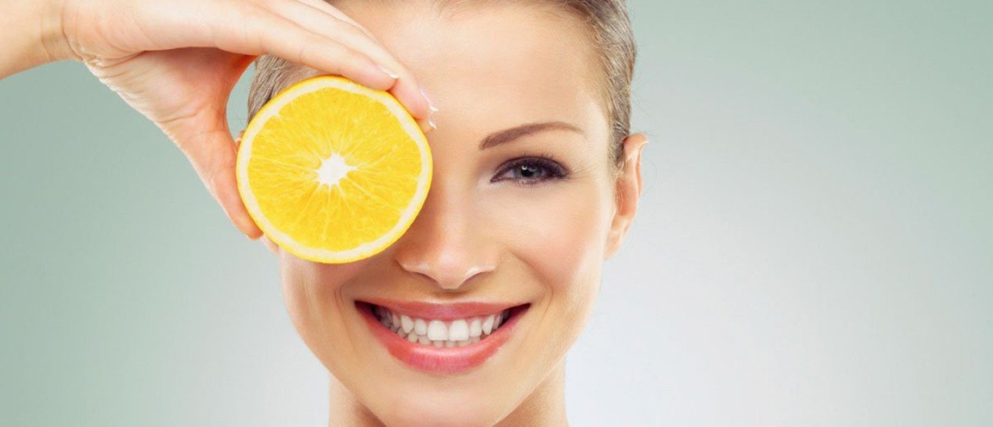 Αυτές είναι οι τροφές που θα σας χαρίσουν νεανικό και λαμπερό δέρμα 
