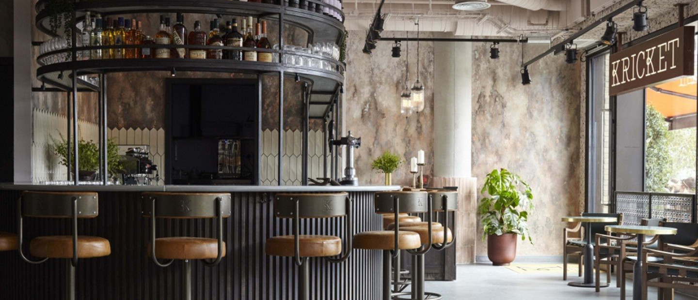 Ξενάγηση σ' ένα καινούριο κι εντυπωσιακό εστιατόριο στο Λονδίνο