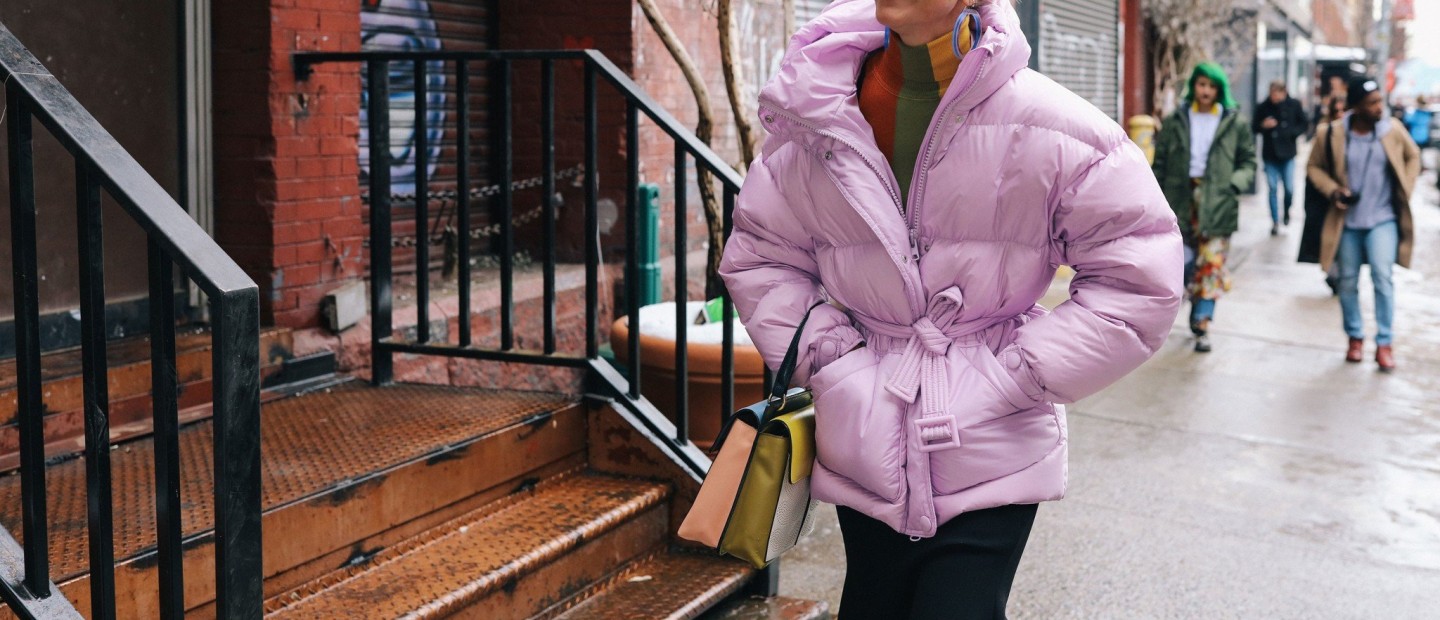 Look of the week: Το μπουφάν που κάνει θραύση στα street style looks