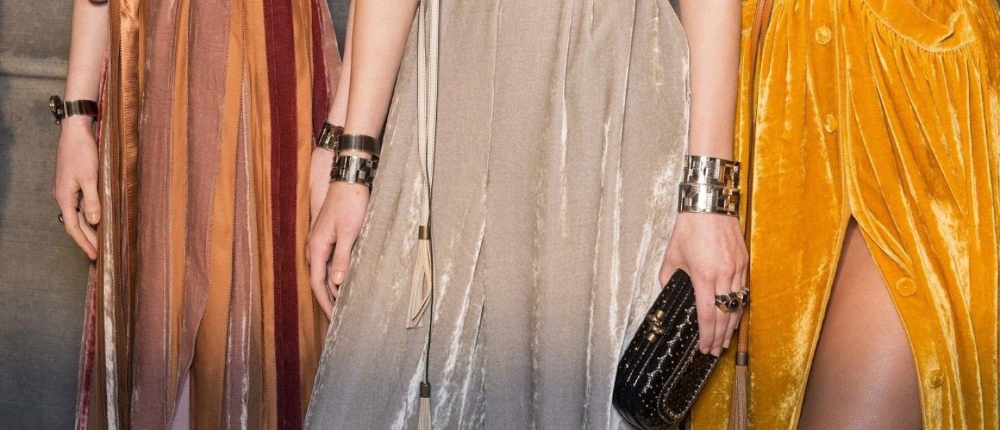 The velvet trend: Πώς θα φορέσετε το πιο chic ύφασμα της σεζόν