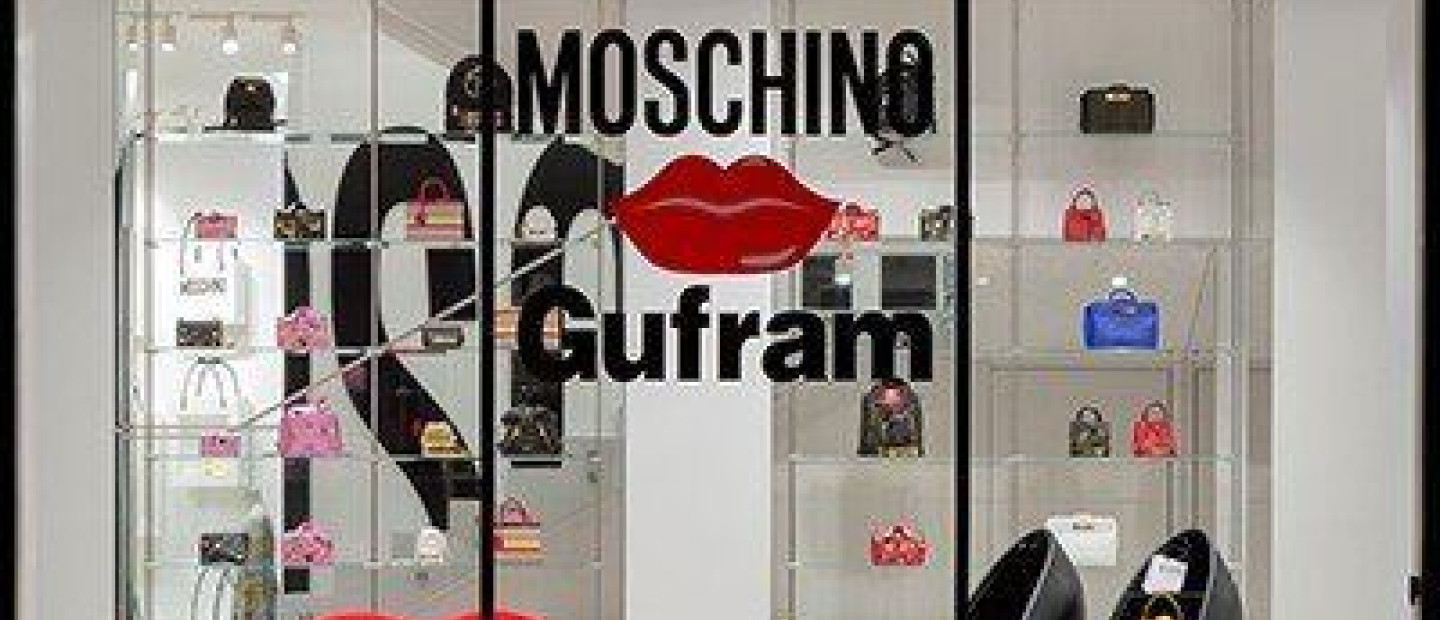 Moschino kisses Gufram
