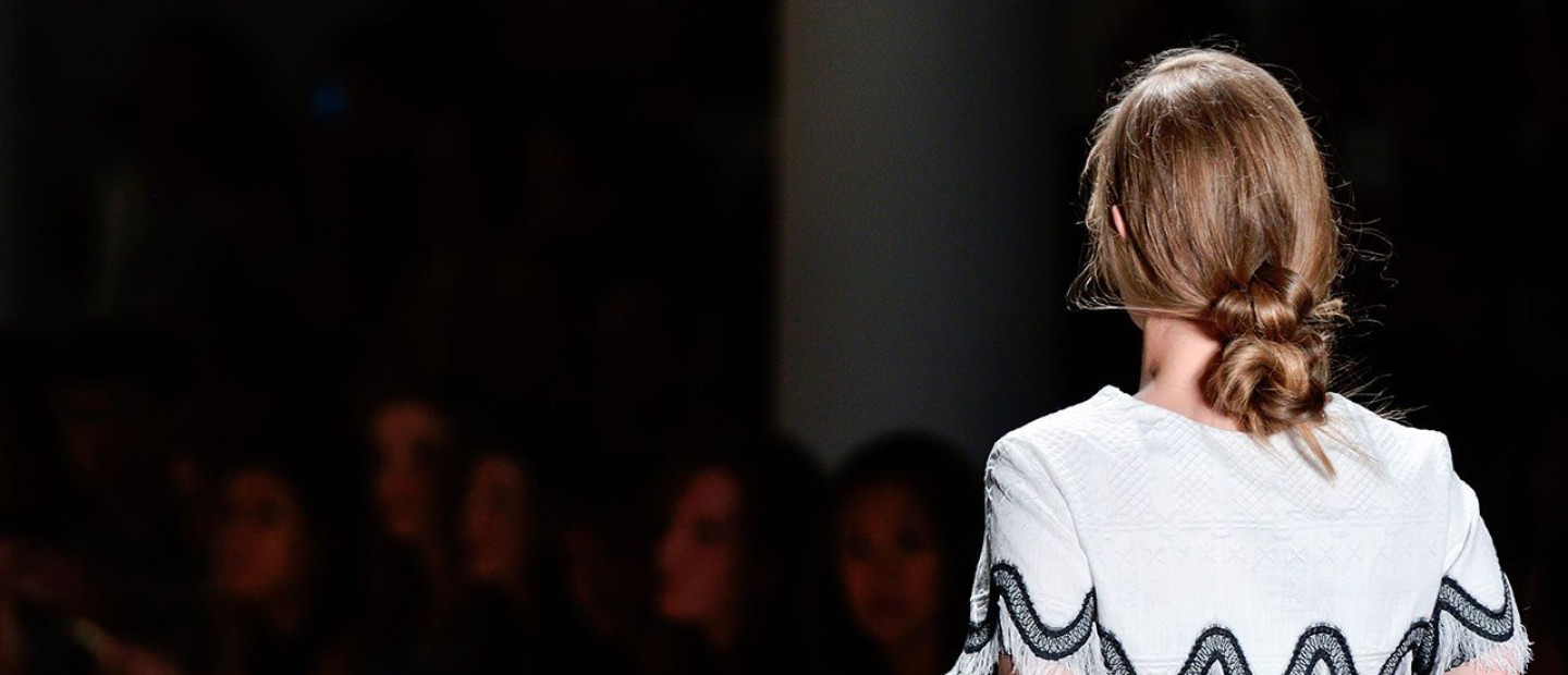 Banana Buns: Μάθετε τα πάντα για το αγαπημένο hairstyle των Γαλλίδων 