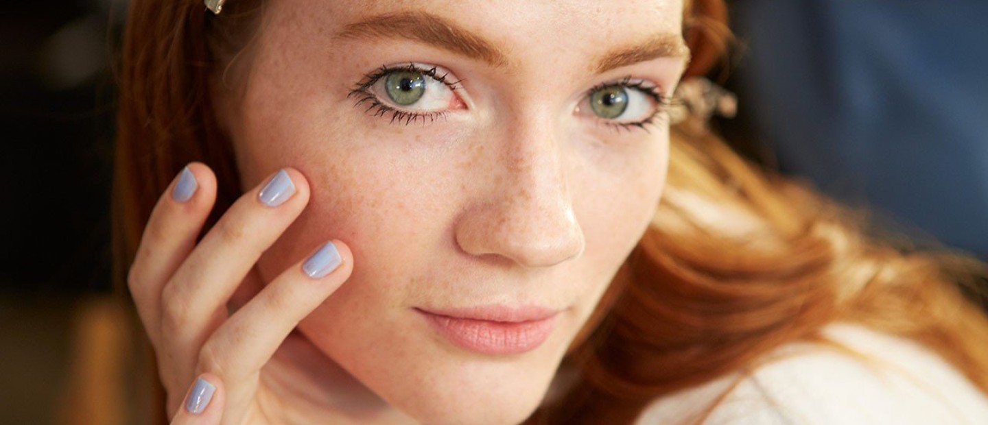 Διορθώστε σε 4 βήματα το χαλασμένο μανικιούρ σας χωρίς να το σβήσετε 