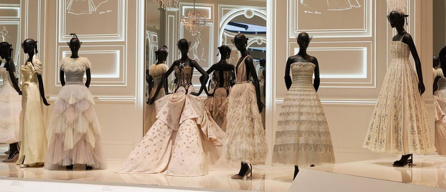 Ταξιδεύοντας στην ιστορία της μόδας με τον Christian Dior