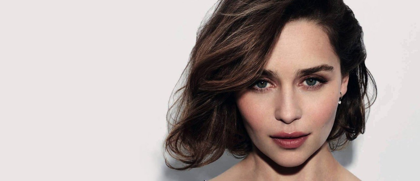 Η πανέμορφη Emilia Clarke δοκιμάζει 9 πράγματα που δεν έχει ξανακάνει