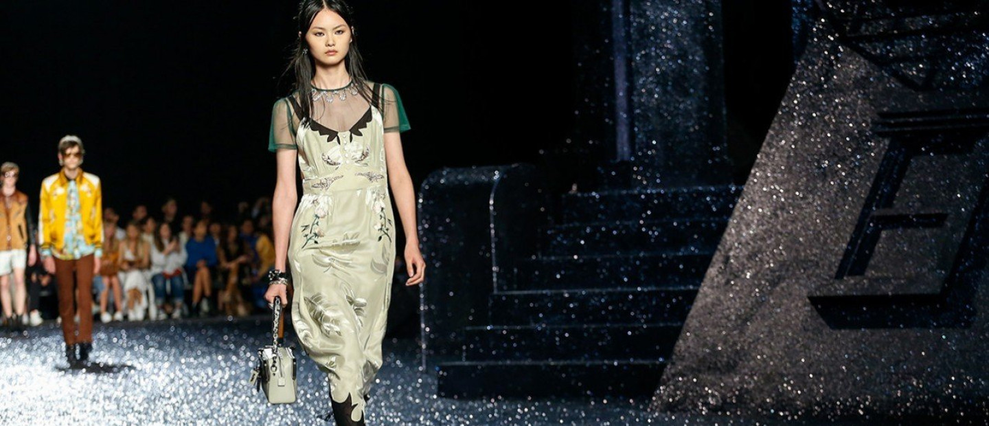 Silk trend: Πώς να φορέσετε το μετάξι όλη τη σεζόν