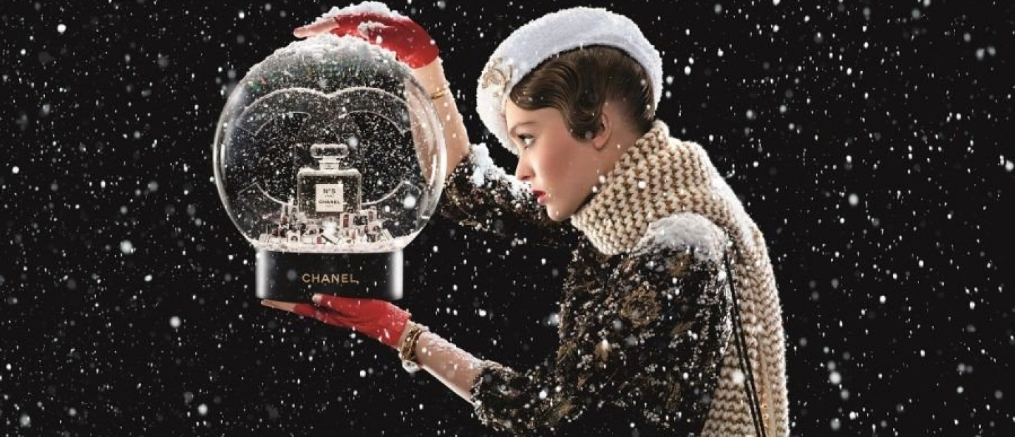 Christmas Fairytale: Ονειρευτείτε με τo νέο film του αρώματος N°5 L’EAU της Chanel