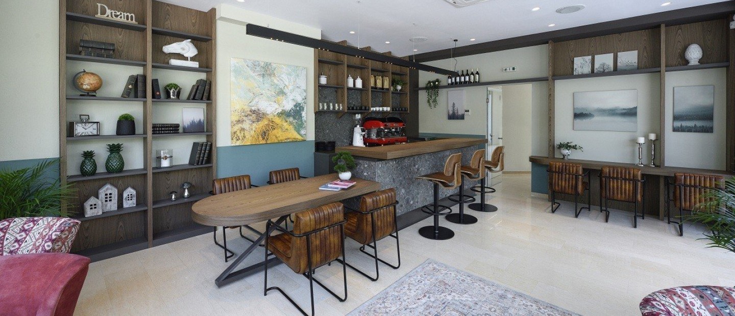 Ένας πολυχώρος δημιουργικής απασχόλησης για μικρούς και μεγάλους με minimal προσέγγιση