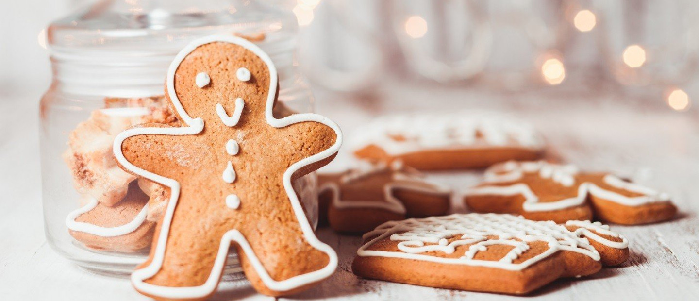 Κάντε τα νοστιμότερα Gingerbread cookies με τη βοήθεια του Άκη Πετρετζίκη 